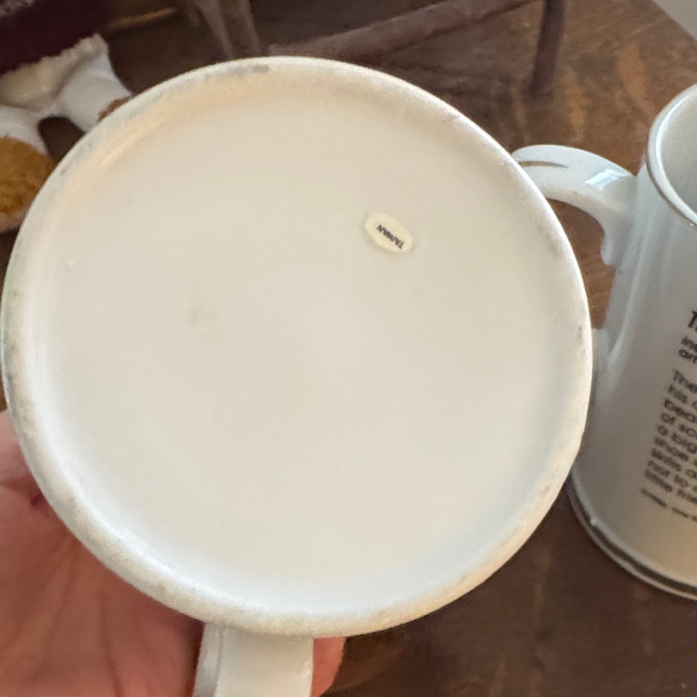 Norman Rockwell Illustrated White Ceramic Mugs - Picture 4 of 5